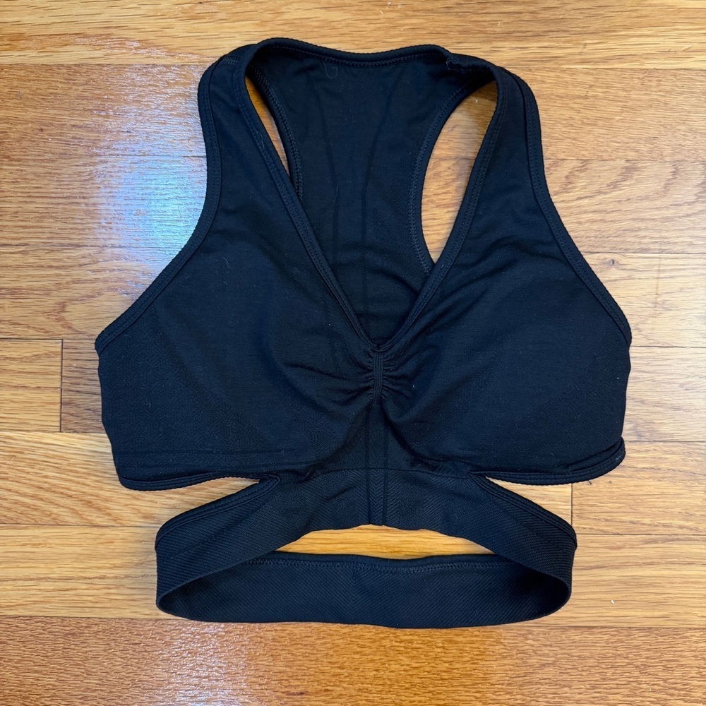 Alphalete Stratus Bra in Black - Size Small Racerback Sports Bra
